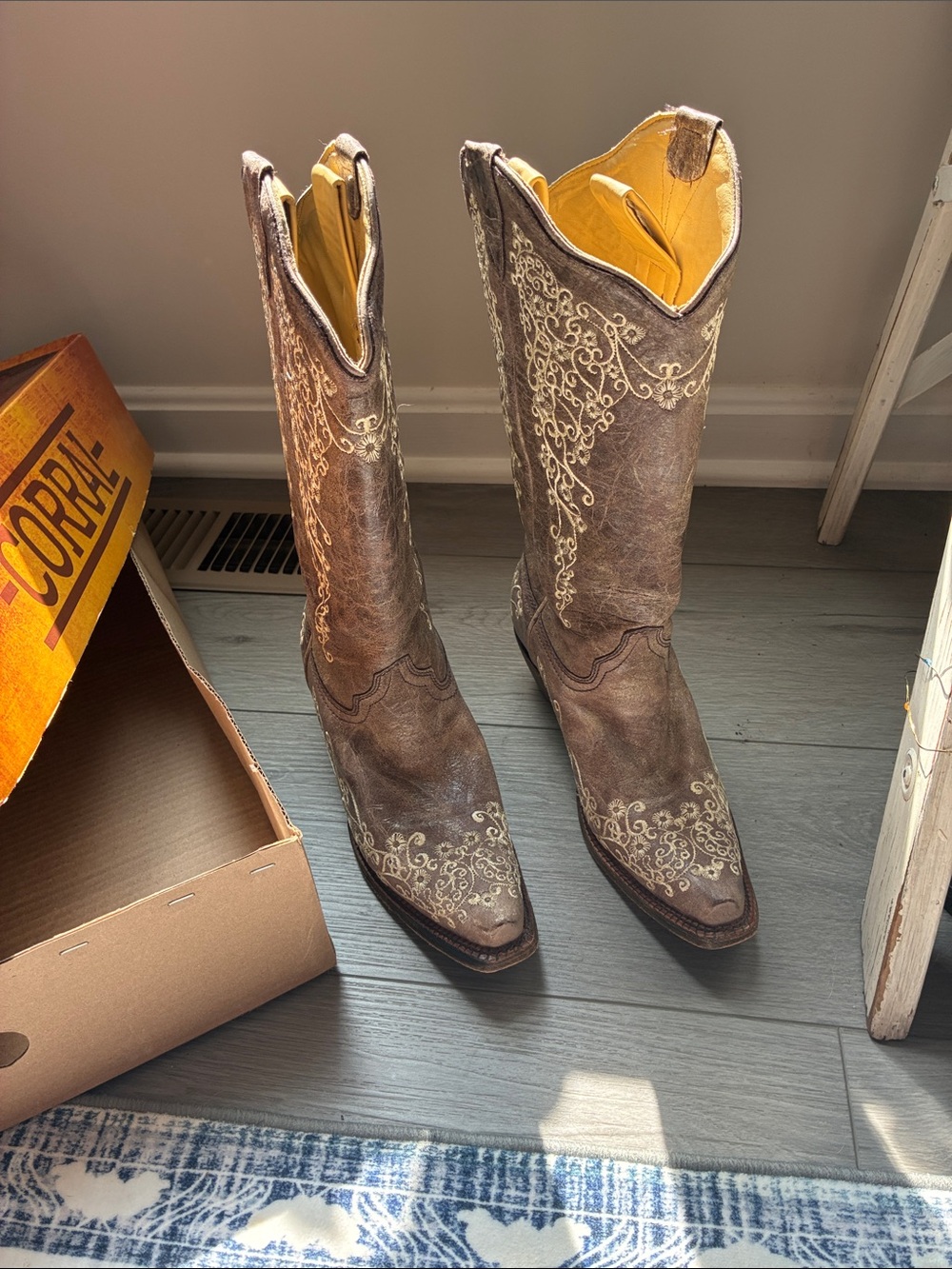 Corral Brown Embroidered Western Heeled Boots